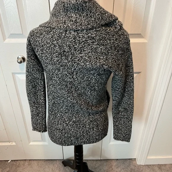 TNA from Aritizia size XS 100% wool zippered cardigan - Picture 8 of 14